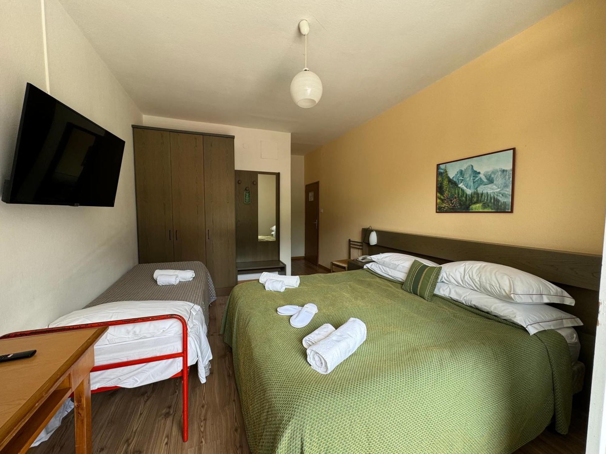 Garden Hotel Bellariva Molveno Phòng bức ảnh