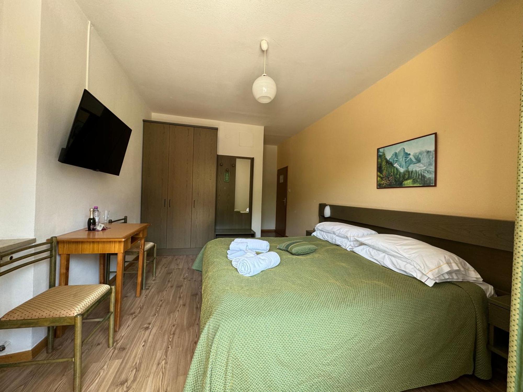 Garden Hotel Bellariva Molveno Phòng bức ảnh